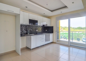 اطلالة بحر - شقة غرفة وصالة - مجمع بخدمات 5 نجوم -في منطقة كاستل الراقية / الانيا 