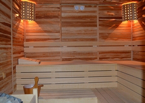 اطلالة بحر - شقة غرفة وصالة - مجمع بخدمات 5 نجوم -في منطقة كاستل الراقية / الانيا 