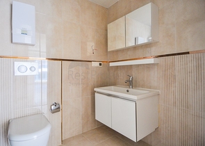 اطلالة بحر - شقة غرفة وصالة - مجمع بخدمات 5 نجوم -في منطقة كاستل الراقية / الانيا 