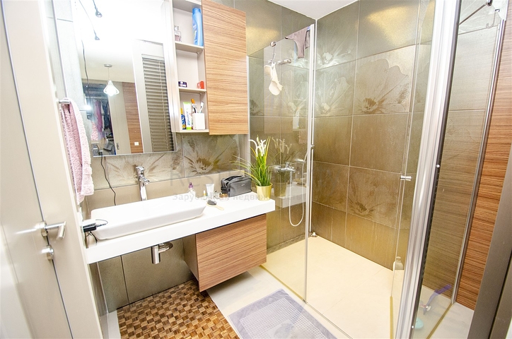 شقة مفروشة 2 + 1 مطلة على البحر في غوزالوبا لارا