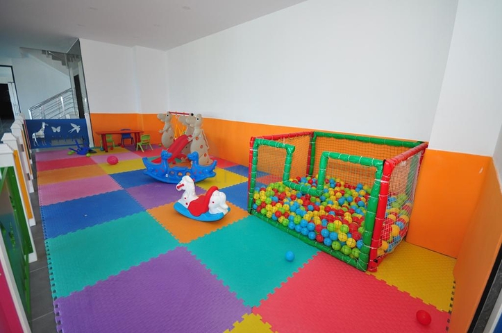 اطلالة جبلية خضراء - شقة غرفة وصالة مفروشة - ضمن مجمع سكني حديث - في مهموتلار / الانيا 