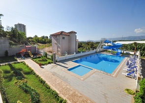 اطلالة جبلية خضراء - شقة غرفة وصالة مفروشة - ضمن مجمع سكني حديث - في مهموتلار / الانيا 