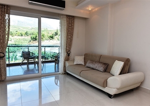 اسكن ضمن مجمع فاخر - شقة مؤثثة تصميم 1+1 - في مهموتلار /الانيا 