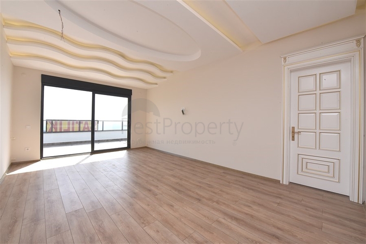 فيلا فاخرة - اطلالة بحر وقلعة - 7 غرف نوم - مسبح وحديقة خاص - في مركز الانيا 