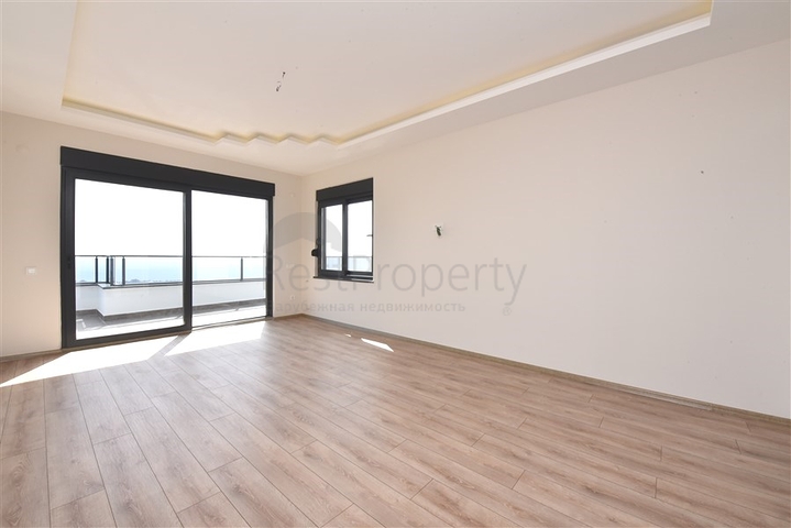 فيلا فاخرة - اطلالة بحر وقلعة - 7 غرف نوم - مسبح وحديقة خاص - في مركز الانيا 