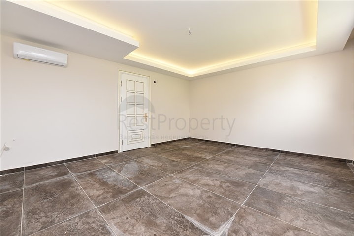 فيلا فاخرة - اطلالة بحر وقلعة - 7 غرف نوم - مسبح وحديقة خاص - في مركز الانيا 