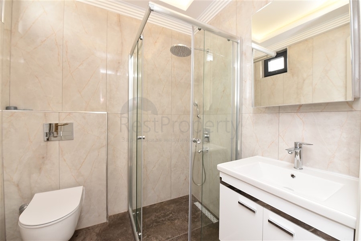 فيلا فاخرة - اطلالة بحر وقلعة - 7 غرف نوم - مسبح وحديقة خاص - في مركز الانيا 