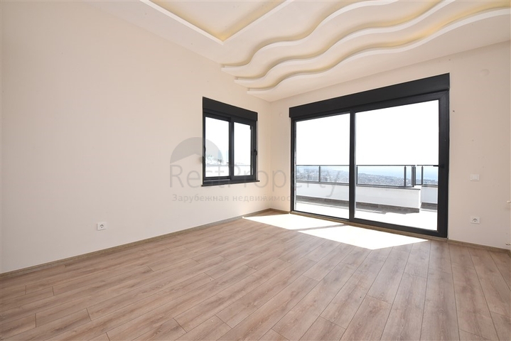 فيلا فاخرة - اطلالة بحر وقلعة - 7 غرف نوم - مسبح وحديقة خاص - في مركز الانيا 