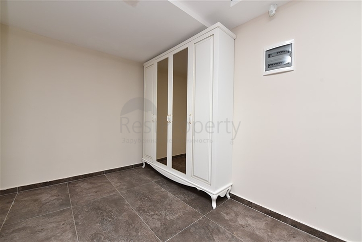 فيلا فاخرة - اطلالة بحر وقلعة - 7 غرف نوم - مسبح وحديقة خاص - في مركز الانيا 