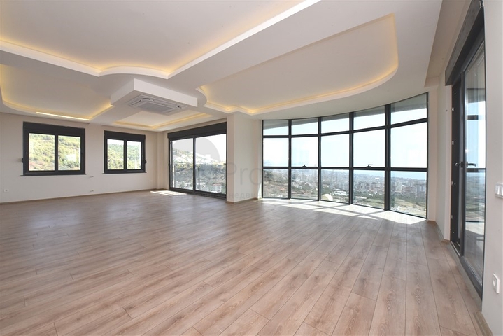 فيلا فاخرة - اطلالة بحر وقلعة - 7 غرف نوم - مسبح وحديقة خاص - في مركز الانيا 