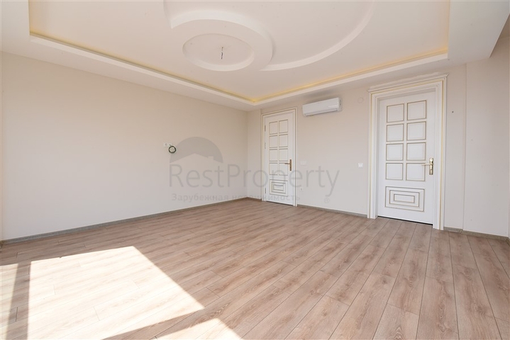 فيلا فاخرة - اطلالة بحر وقلعة - 7 غرف نوم - مسبح وحديقة خاص - في مركز الانيا 