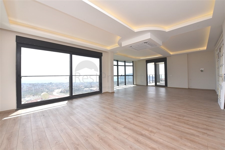 فيلا فاخرة - اطلالة بحر وقلعة - 7 غرف نوم - مسبح وحديقة خاص - في مركز الانيا 