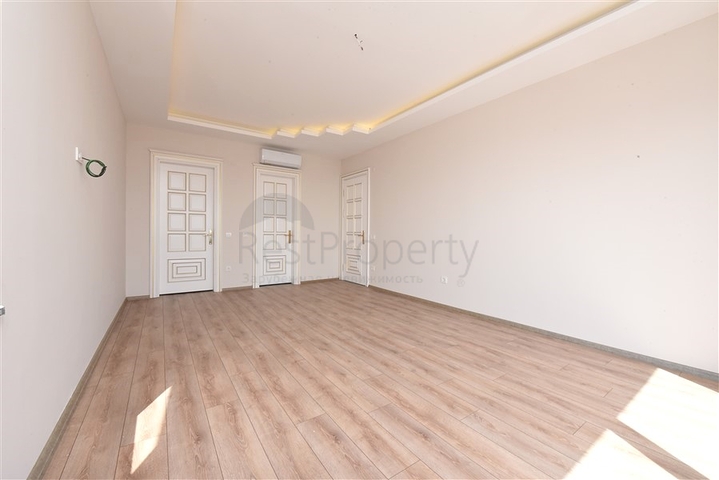 فيلا فاخرة - اطلالة بحر وقلعة - 7 غرف نوم - مسبح وحديقة خاص - في مركز الانيا 