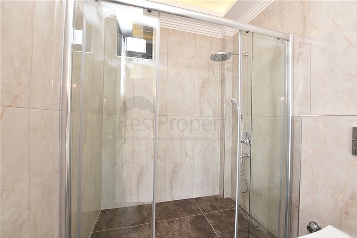 فيلا فاخرة - اطلالة بحر وقلعة - 7 غرف نوم - مسبح وحديقة خاص - في مركز الانيا 