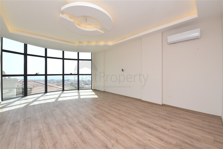 فيلا فاخرة - اطلالة بحر وقلعة - 7 غرف نوم - مسبح وحديقة خاص - في مركز الانيا 