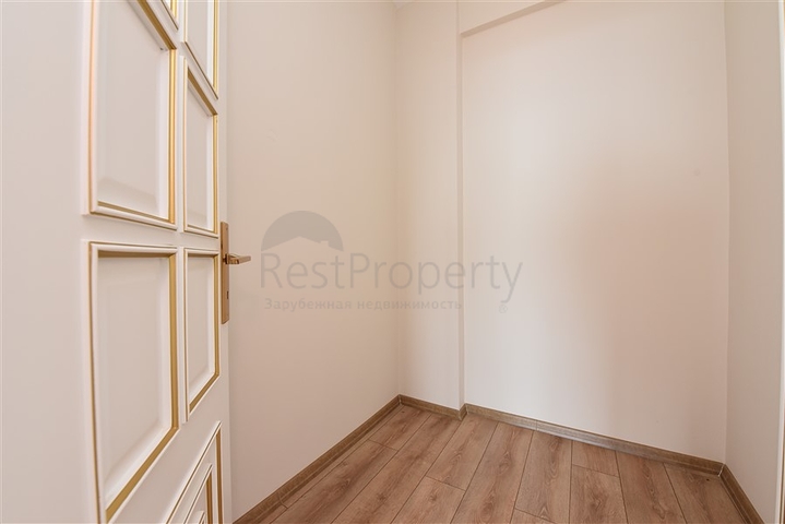 فيلا فاخرة - اطلالة بحر وقلعة - 7 غرف نوم - مسبح وحديقة خاص - في مركز الانيا 