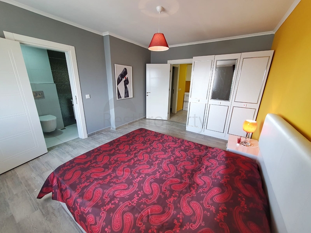 اجعل حياتك مريحة - ضمن مجمع يضم كافة الخدمات وفي موفع مميز -شقة 3 غرف وصالة في كاستل / الانيا 