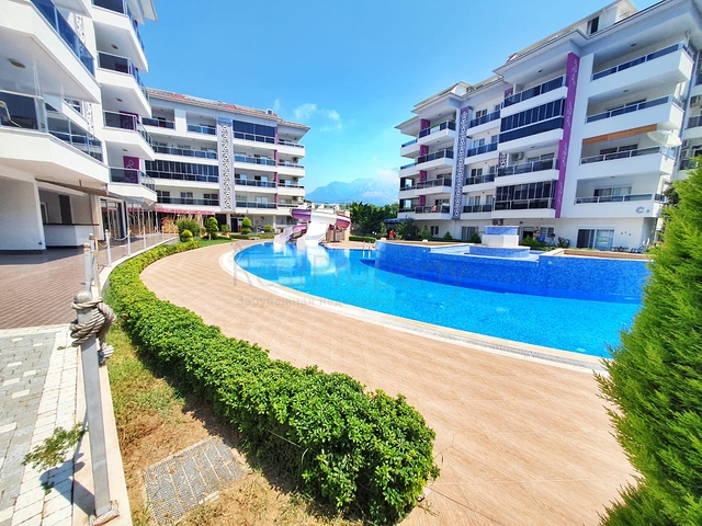 اجعل حياتك مريحة - ضمن مجمع يضم كافة الخدمات وفي موفع مميز -شقة 3 غرف وصالة في كاستل / الانيا 