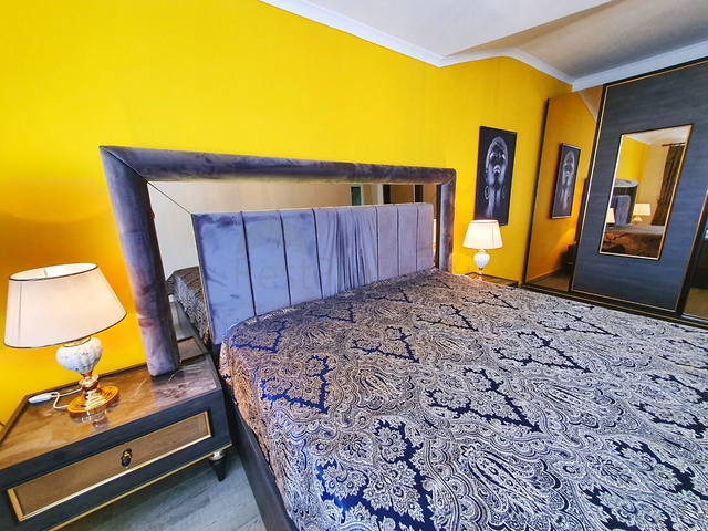 اجعل حياتك مريحة - ضمن مجمع يضم كافة الخدمات وفي موفع مميز -شقة 3 غرف وصالة في كاستل / الانيا 