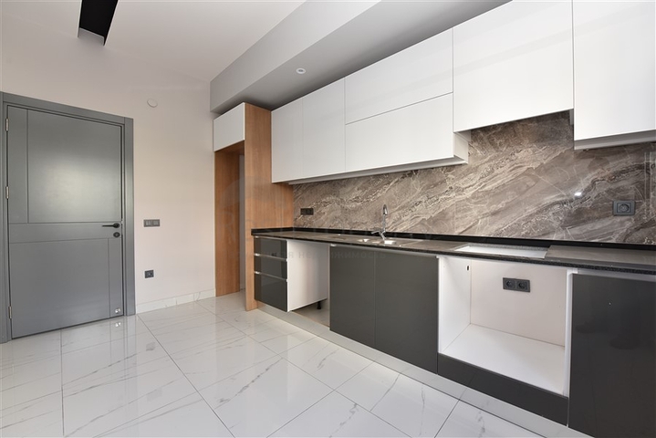 ضمن مجمع فاخر في منطقة مركزية - شقة غرفتين وصالة - اوبا / الانيا 