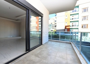 ضمن مجمع فاخر في منطقة مركزية - شقة غرفتين وصالة - اوبا / الانيا 