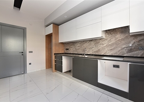 ضمن مجمع فاخر في منطقة مركزية - شقة غرفتين وصالة - اوبا / الانيا 