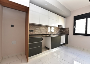 ضمن مجمع فاخر في منطقة مركزية - شقة غرفتين وصالة - اوبا / الانيا 