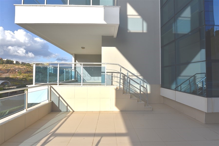 دوبلكس عائلية واسعة - ضمن مجمع فاخر قريب من البحر والخدمات -في كاستل / الانيا 