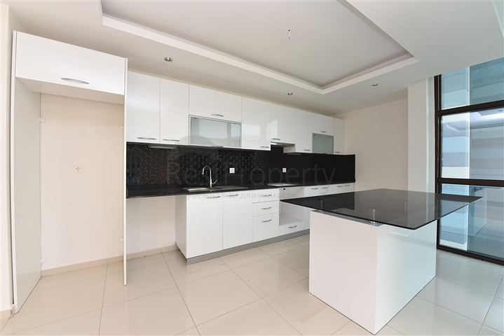 دوبلكس عائلية واسعة - ضمن مجمع فاخر قريب من البحر والخدمات -في كاستل / الانيا 