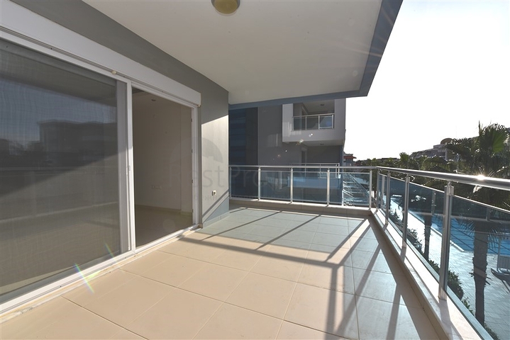 دوبلكس عائلية واسعة - ضمن مجمع فاخر قريب من البحر والخدمات -في كاستل / الانيا 