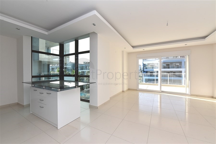 دوبلكس عائلية واسعة - ضمن مجمع فاخر قريب من البحر والخدمات -في كاستل / الانيا 