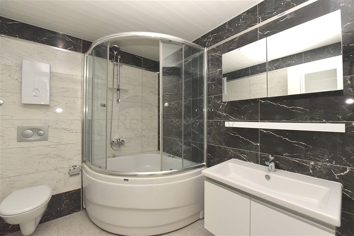 دوبلكس عائلية واسعة - ضمن مجمع فاخر قريب من البحر والخدمات -في كاستل / الانيا 