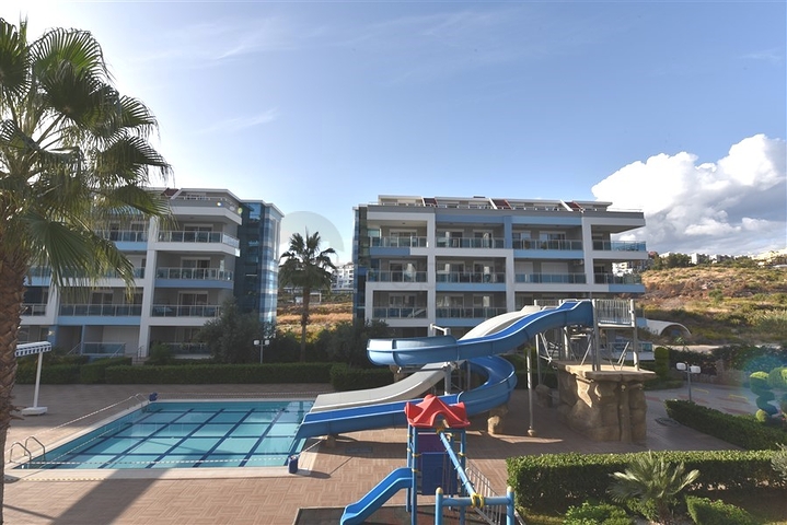 دوبلكس عائلية واسعة - ضمن مجمع فاخر قريب من البحر والخدمات -في كاستل / الانيا 