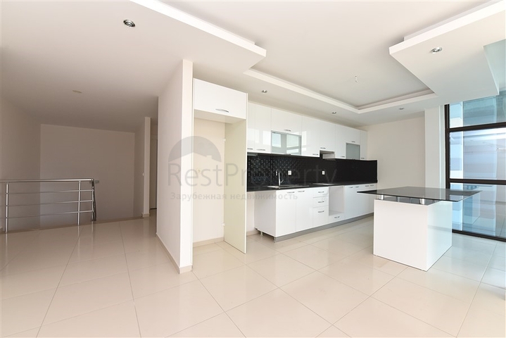 دوبلكس عائلية واسعة - ضمن مجمع فاخر قريب من البحر والخدمات -في كاستل / الانيا 