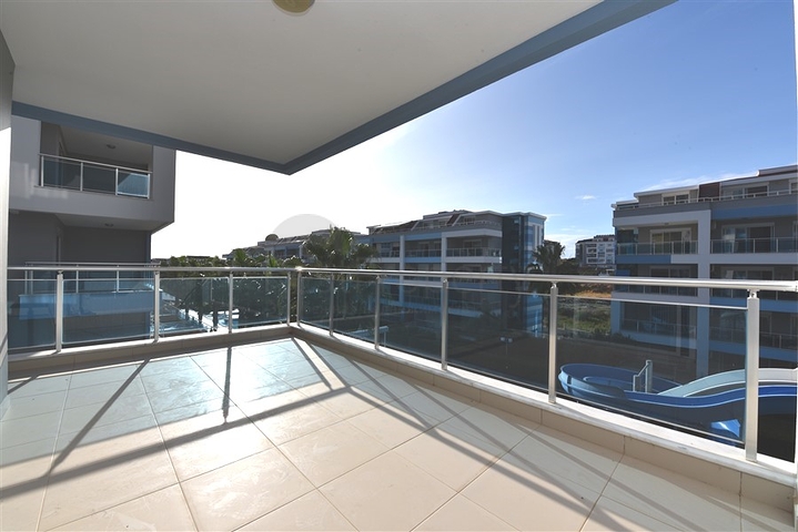 دوبلكس عائلية واسعة - ضمن مجمع فاخر قريب من البحر والخدمات -في كاستل / الانيا 