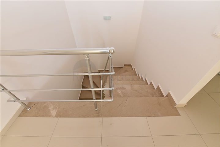 دوبلكس عائلية واسعة - ضمن مجمع فاخر قريب من البحر والخدمات -في كاستل / الانيا 