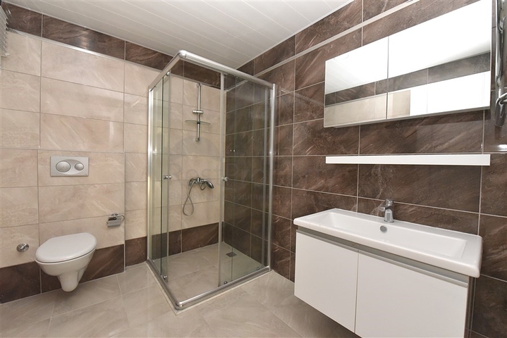 دوبلكس عائلية واسعة - ضمن مجمع فاخر قريب من البحر والخدمات -في كاستل / الانيا 