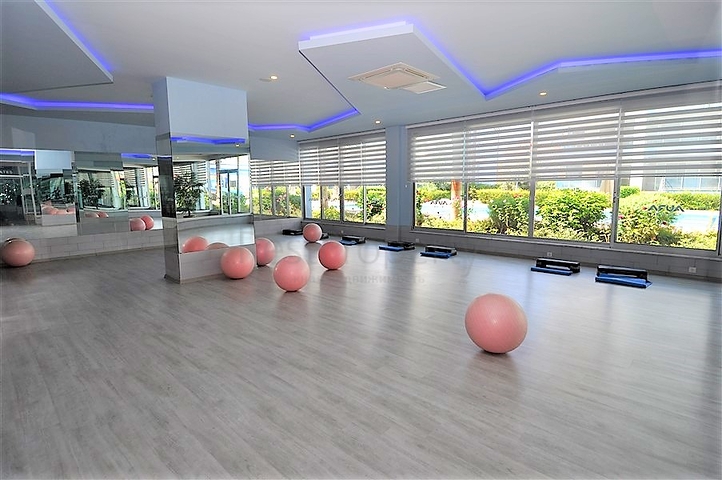 دوبلكس عائلية واسعة - ضمن مجمع فاخر قريب من البحر والخدمات -في كاستل / الانيا 