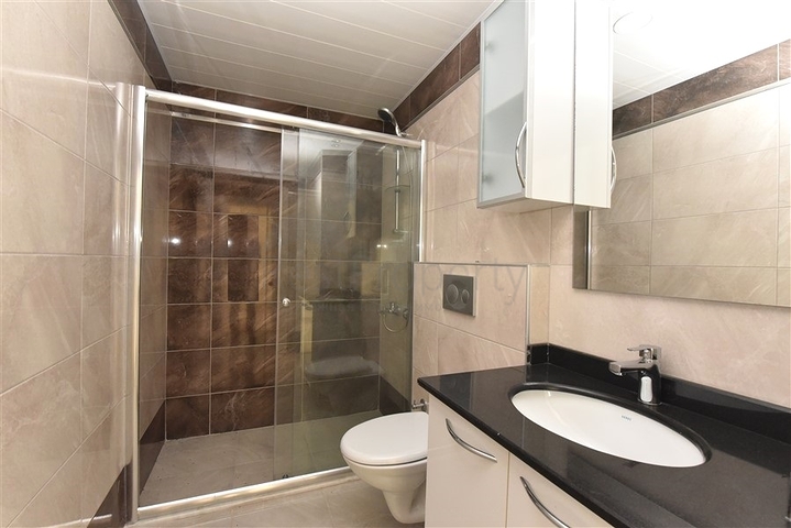 دوبلكس عائلية واسعة - ضمن مجمع فاخر قريب من البحر والخدمات -في كاستل / الانيا 