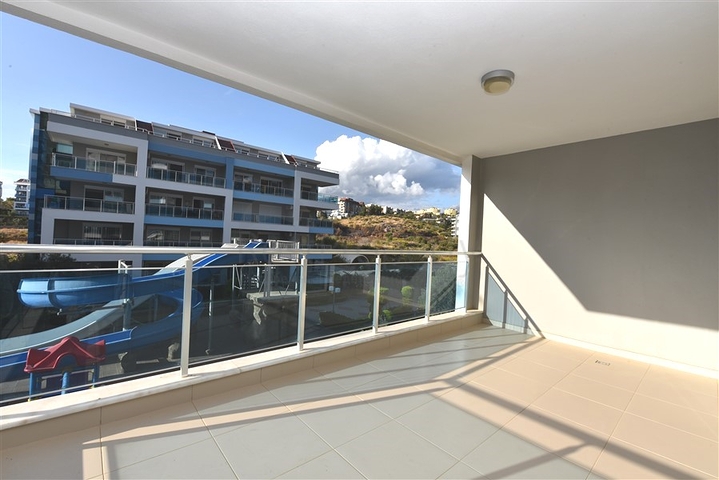 دوبلكس عائلية واسعة - ضمن مجمع فاخر قريب من البحر والخدمات -في كاستل / الانيا 