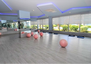 دوبلكس عائلية واسعة - ضمن مجمع فاخر قريب من البحر والخدمات -في كاستل / الانيا 