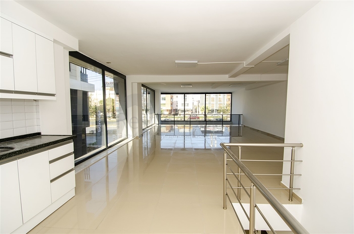 عرض تجاري في وسط انطاليا