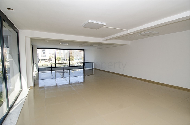 عرض تجاري في وسط انطاليا