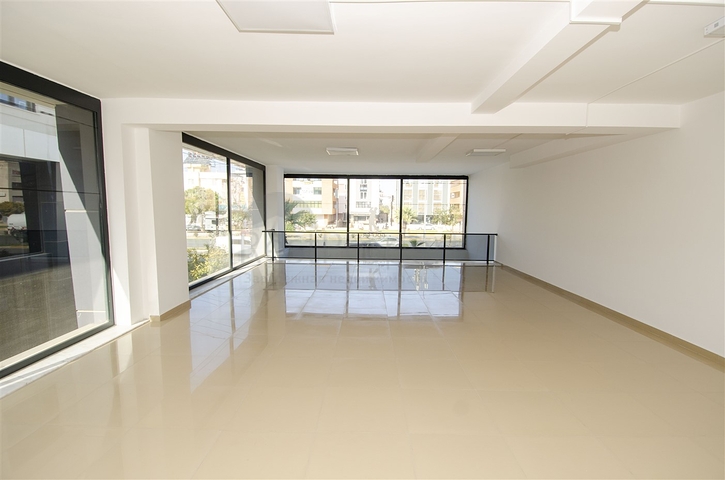 عرض تجاري في وسط انطاليا