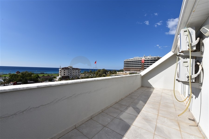 اطلالة بحر - دوبلكس ضمن مجمع عائلي فاخر -في كاستل / الانيا 