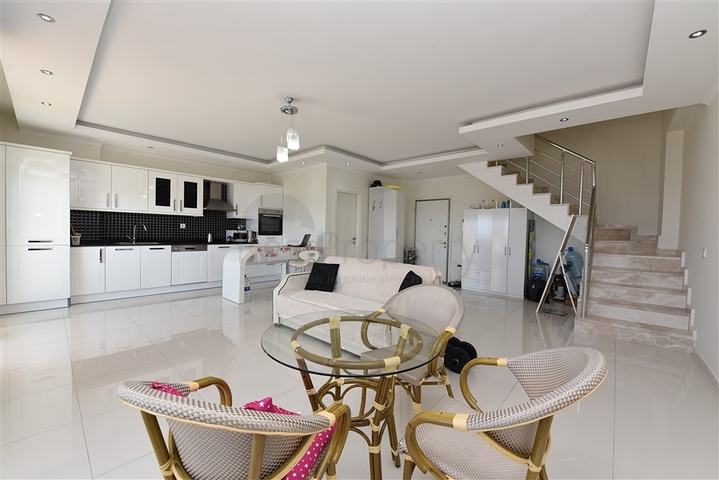 اطلالة بحر - دوبلكس ضمن مجمع عائلي فاخر -في كاستل / الانيا 