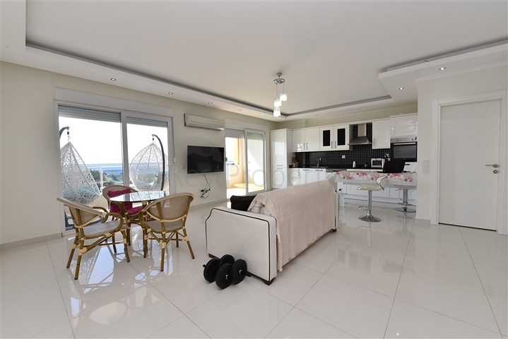 اطلالة بحر - دوبلكس ضمن مجمع عائلي فاخر -في كاستل / الانيا 