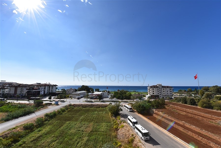 اطلالة بحر - دوبلكس ضمن مجمع عائلي فاخر -في كاستل / الانيا 