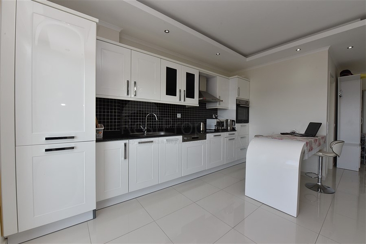 اطلالة بحر - دوبلكس ضمن مجمع عائلي فاخر -في كاستل / الانيا 