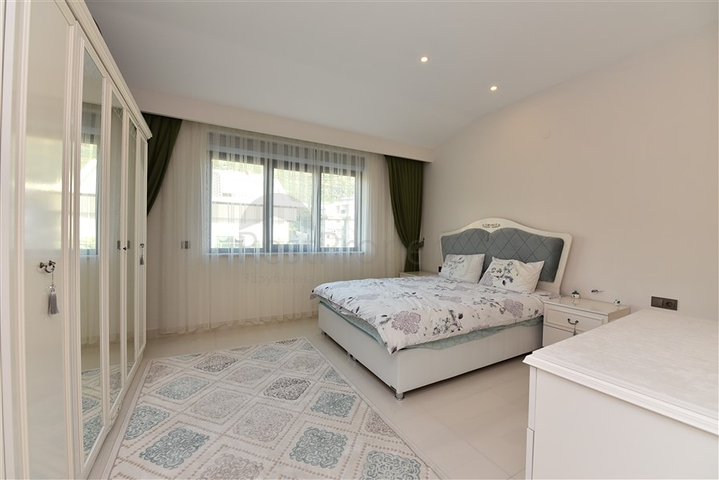 اطلالة بحر - شقة 3 غرف وصالة - مفروشة - مجمع حديث - في كارجي جاك / الانيا 